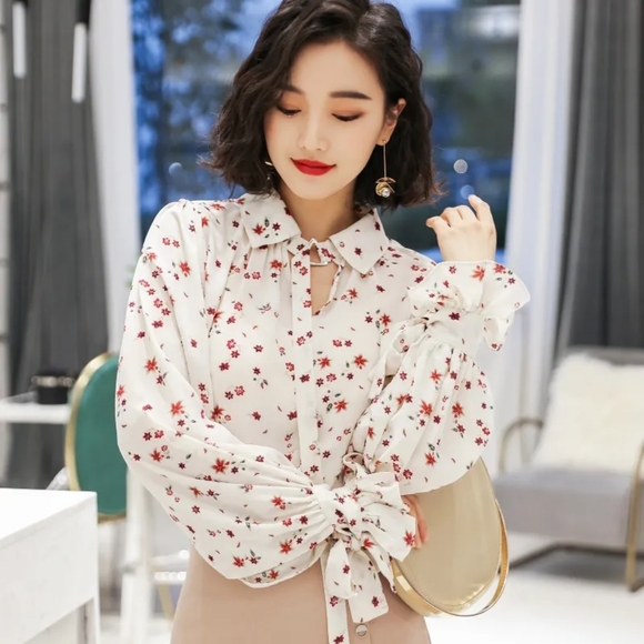 Lantern sleeve floral blouse - Picture 4 of 7